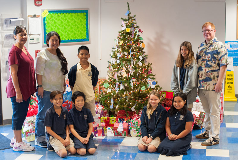 Representatives from the Onemalu Transition Shelter thanked the Grade 5 Student Action Committee for their work on the Giving Tree project.