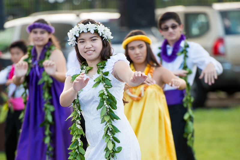 Mōʻī Wahine, Megan Bobilin (’17), and members of the May Day court perform a hula to Lei Hala.