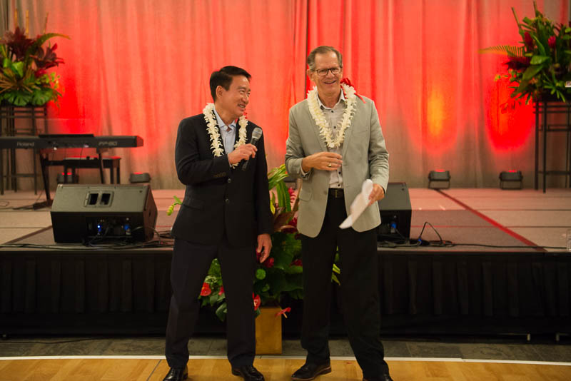 Auctioneer Eric Shift with Gerald Teramae.