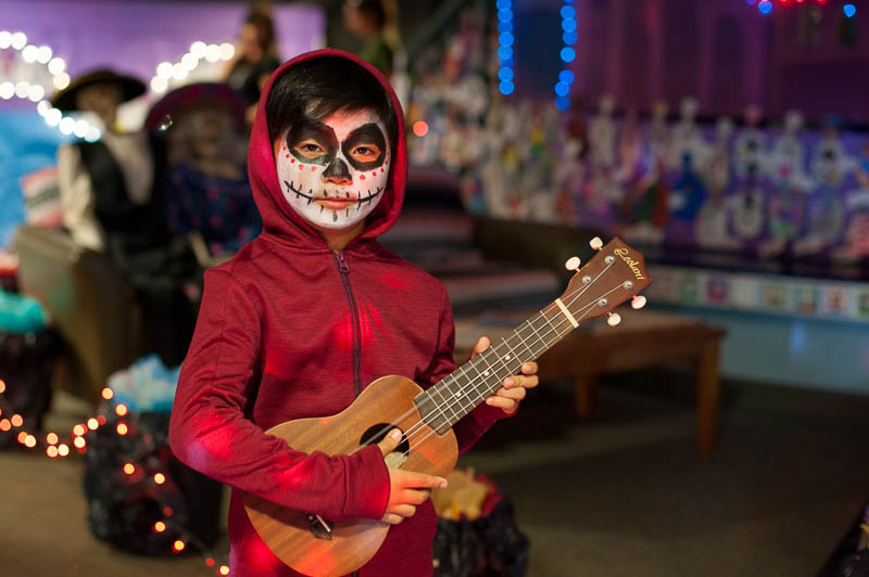 Child dressed up like Miguel from Coco.