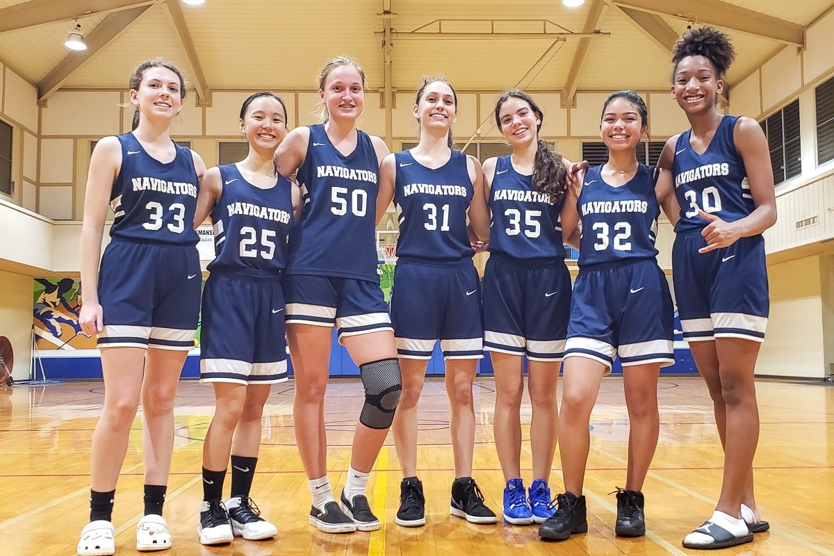 Varsity girls basketball team photo