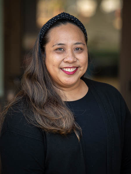 Erinn Abragar headshot