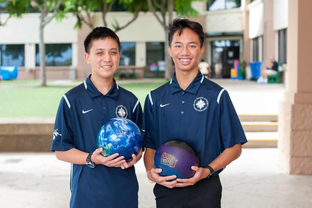 2 IPA students from the navigator bowling team