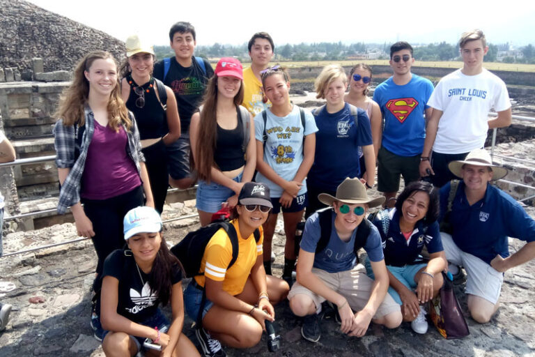 Group photo of IPA student delegation in Querétaro, Mexico.
