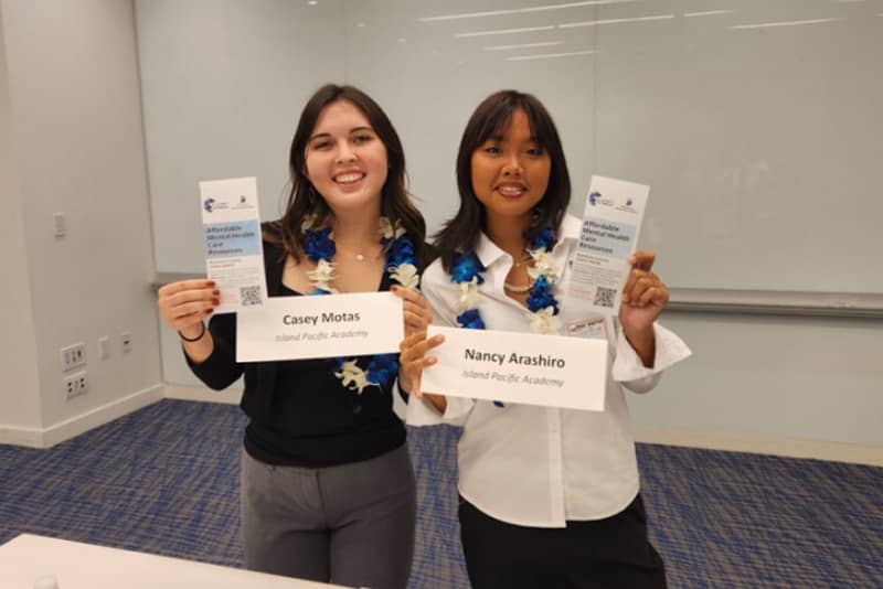 Casey Motas '27 and Nancy Arashiro '27.